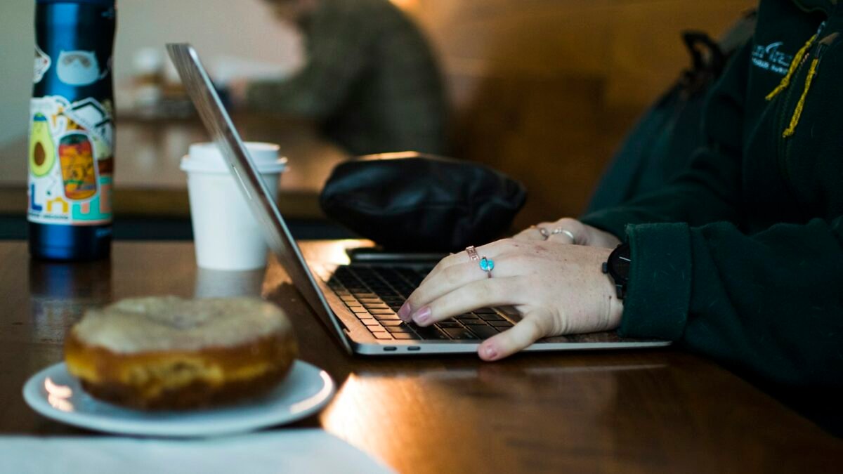 How to Price Your Services as a Freelancer: 4 Pricing Models and the Maths Behind Them