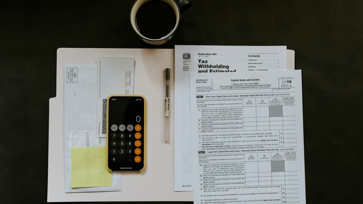 Invoice Factoring Explained: How It Works, What It Costs and When It Makes Sense